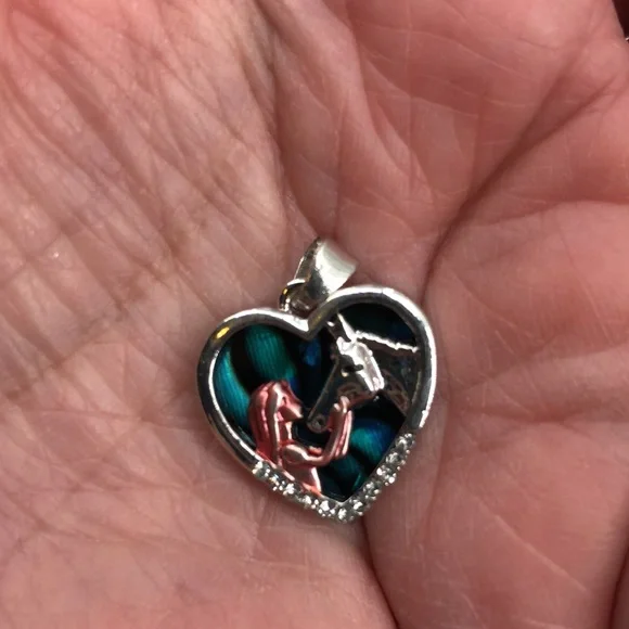 Girl and Horse Heart Shaped Pendent With Chain Silver Tone - Picture 7 of 8